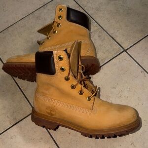 Classic Timberland Wheat Leather Boots US men’s 5/ US women’s 6.5